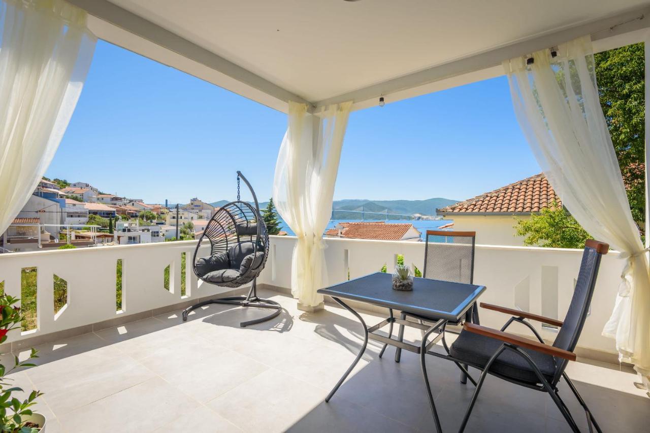 Apartments Morska Vila Комарна Экстерьер фото