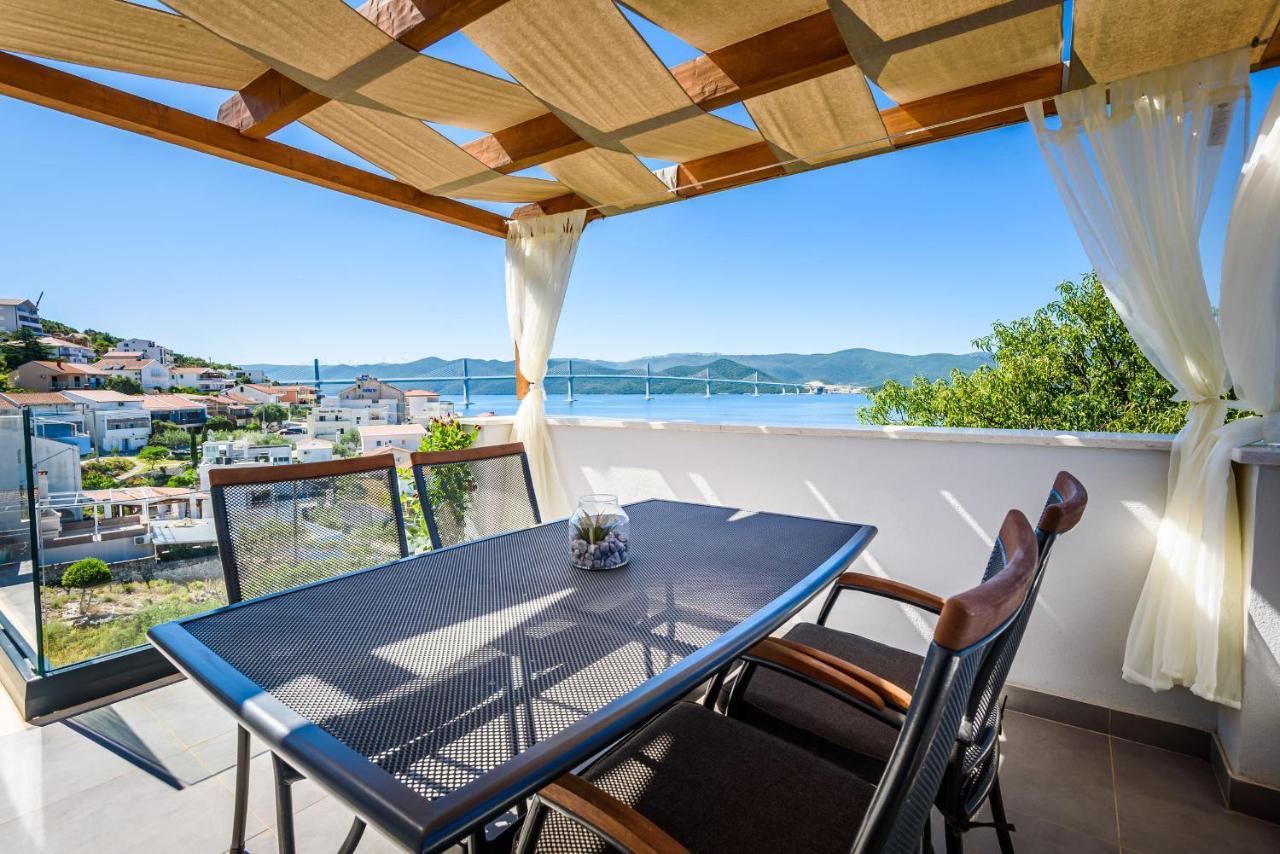 Apartments Morska Vila Комарна Экстерьер фото