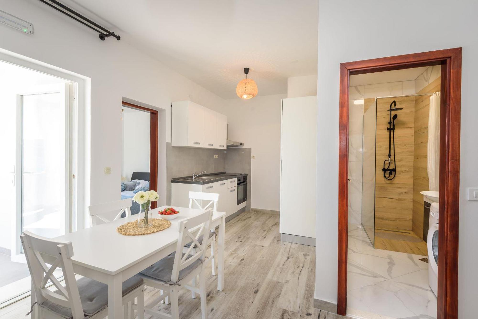 Apartments Morska Vila Комарна Экстерьер фото